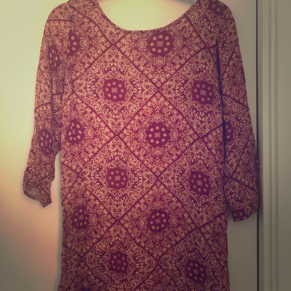 Three-quarter sleeve patterned dress
